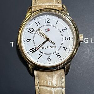 TOMMY HILFIGER WATCH WITH 38MM WHITE FACE & BEIGE LEATHER BAND.